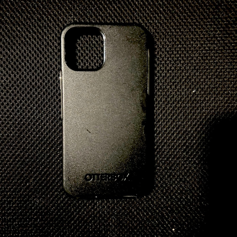 BLACK IPHONE 12 OTTERBOX CASE